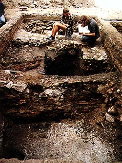 Archäologische Untersuchung auf dem II. Hof des Schlosses Český Krumlov 