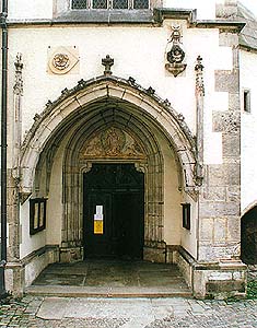 Kirche St. Veit in Český Krumlov, Eintrittsportal 