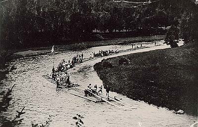 Ausflug auf den Flößen, ein historisches Foto 