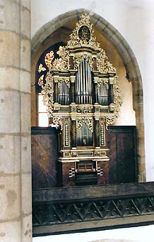 Kirche St. Veit in Český Krumlov, Orgel auf dem Chor der Literatenbruderschaft aus dem Jahre 1716, Gesamtansicht 