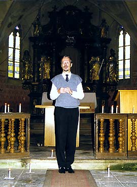 Organum hydraulicum, organist Michal Novenko during performance in Zátoň, foto: Lubor Mrázek 