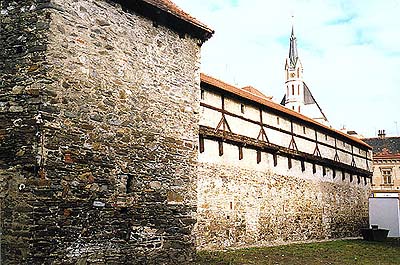 Outer part of the preserved town fortification walls from the 16th century on Kájovská Street towards the Vltava River, foto: Pavel Slavko 