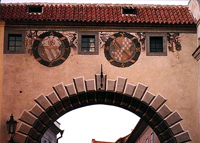 Connecting corridor, section between Castle no.  56 and Minorite monastery, coats-of-arms of Wilhelm von Rosenberg and his third wife Anna Marie von Baden, fresco, foto: Ladislav Pouzar 