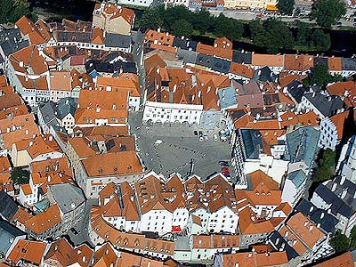 Město Český Krumlov, letecký pohled na náměstí a historické centrum, foto: Lubor Mrázek 