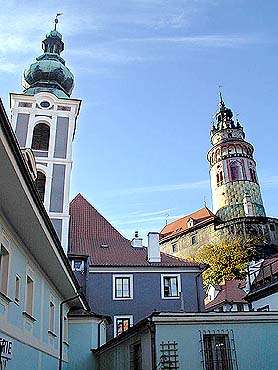 Stadt Český Krumlov, Schlossturm und Turm der ehemaligen Kirche St. Jobst, Foto: Lubor Mrázek 