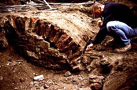 The documentation of the town gate remains near Lazebnický Bridge in Radniční Street, foto: Michal Ernée, 1997 